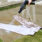 衣類に入り込んだ泥汚れもこすらずに高圧の水流で洗い落とすことができるため、洗濯前の予洗いにも活躍