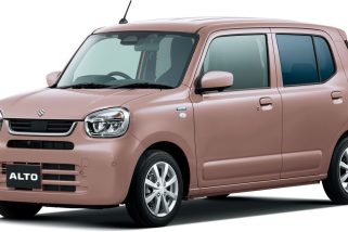 「軽自動車クラスNo.1の燃費を実現」9代にわたり実用的な軽として進化を続ける“スズキ アルト”が一部仕様を変更して登場！