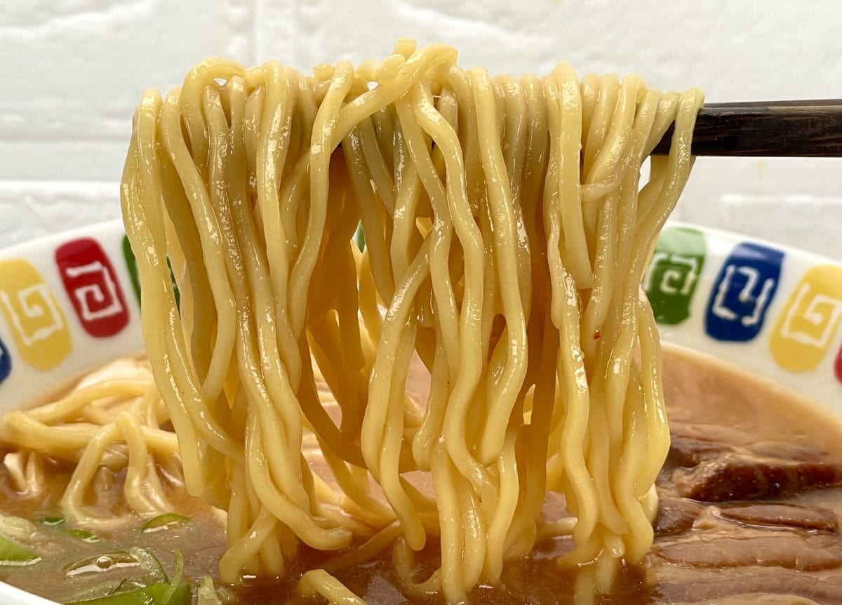 ロル
青森名物 田子にんにく味噌味／麺はちぢれ中太麺でスープとの絡みはバツグン。麺をリフトアップするごとににんにくと味噌の芳醇な香りが鼻をくすぐるのがうれしい