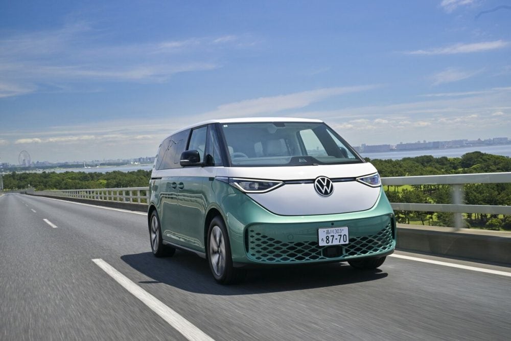 「ID. Buzz」は、フル電動SUV「ID. 4」に続くID.ファミリーの第2弾。現時点において日本市場で購入できる唯一の多人数乗車が可能なミニバンタイプの電気自動車となる