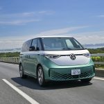 「ID. Buzz」は、フル電動SUV「ID. 4」に続くID.ファミリーの第2弾。現時点において日本市場で購入できる唯一の多人数乗車が可能なミニバンタイプの電気自動車となる