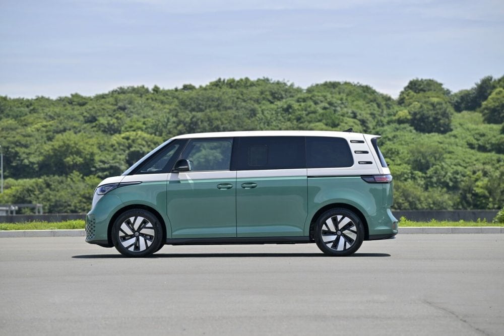 ショートオーバーハングのプロポーション、V字型のパネルを備えた象徴的なフロントフェイスと特大のVWロゴなど「タイプ 2」のヘリテージを継承