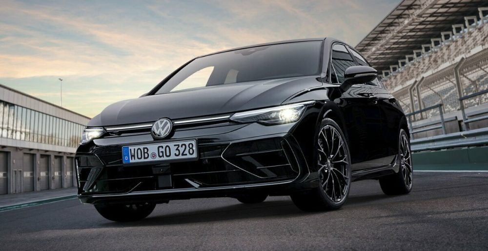 VWゴルフRとゴルフR ヴァリアントにブラックカラーの専用アイテムや特別装備を装着した限定車が登場