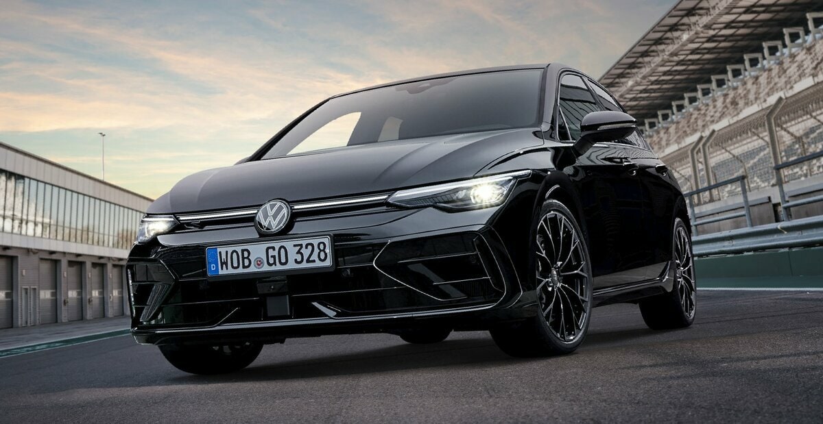 注目の限定車」VWの“ゴルフR”と“ゴルフR ヴァリアント”にブラック
