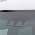 ガラスを交換するのは今や大変な手間と費用がかかる。また元への戻し方によっては車検に通らないこともあるので注意したい