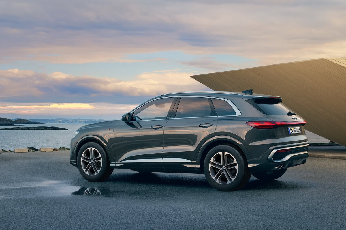 新型Q5のボディサイズは全長×全幅×全高＝4715×1900×1655mm、Q5スポーツバックは4715×1900×1650mm