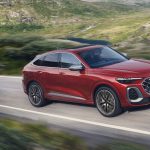 SQ5用に設定される3L V型6気筒TFSIは最高出力270kW（367PS）、最大トルク550Nmを発揮。0-100km/h加速は先代を大きく上回る4.5秒と発表されている