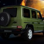リアには1980年代のシルバープレートの「Mercedes-Benz」バッジ、専用デザインのスペアタイヤカバーを装備し、クラシックな雰囲気を演出