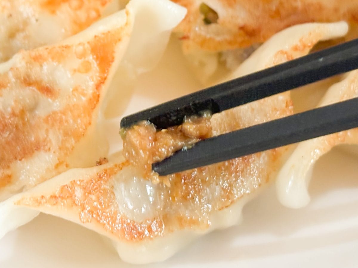 「博多一風堂ひとくち餃子」の皮はカリッと具はジューシー！　15個なんてペロッといけちゃう餃子です