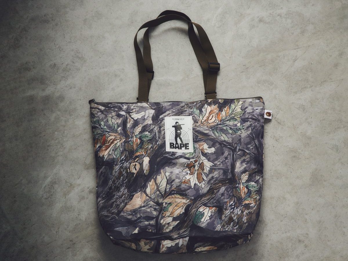 A BATHING APE®TREE EDGE CAMOデザイン ビッグトートバッグ