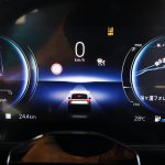 車両情報だけでなく、ナビなども映し出すことができるフルカラーのグラフィックメーター