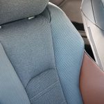 合皮部分はサイドとパンチング部分に分かれセンター部分はジャージ素材と凝ったもの
