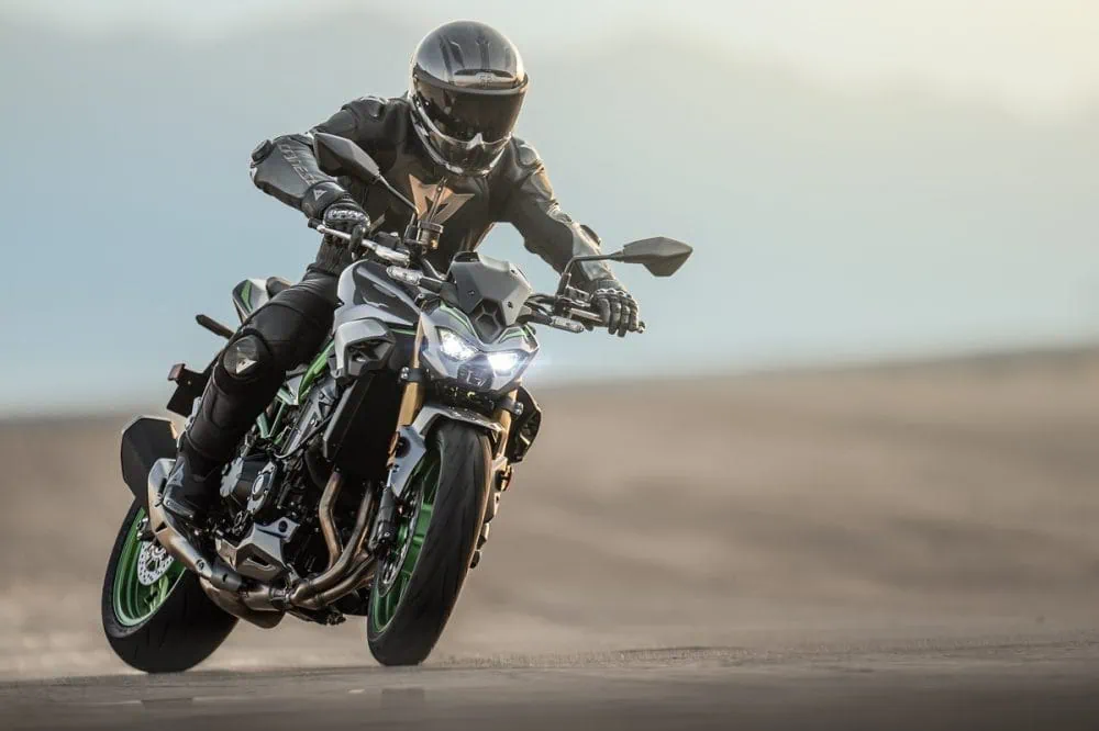 第2位　「脱いだらヤバかった新型バイク」プレデターやアイアンマンを彷彿!? スーパーネイキッドモデル“カワサキのZ900 SE”がすごい