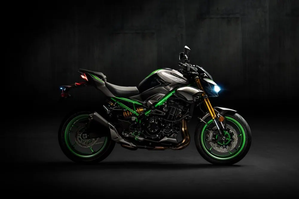 第2位　「脱いだらヤバかった新型バイク」プレデターやアイアンマンを彷彿!? スーパーネイキッドモデル“カワサキのZ900 SE”がすごい