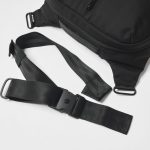 ストラップは左右付け替え可能