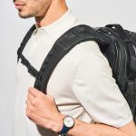 メッシュ＆通気孔で肩からのムレを抑制！