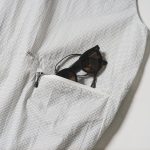 背面にはポケットもあるのでちょっとした小物を入れるのにピッタリ