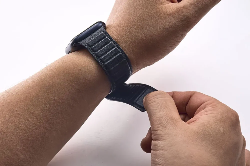 レザーウォッチバンド Apple Watch用 (マグネットタイプ) L￥11,000 ※WEB限定販売