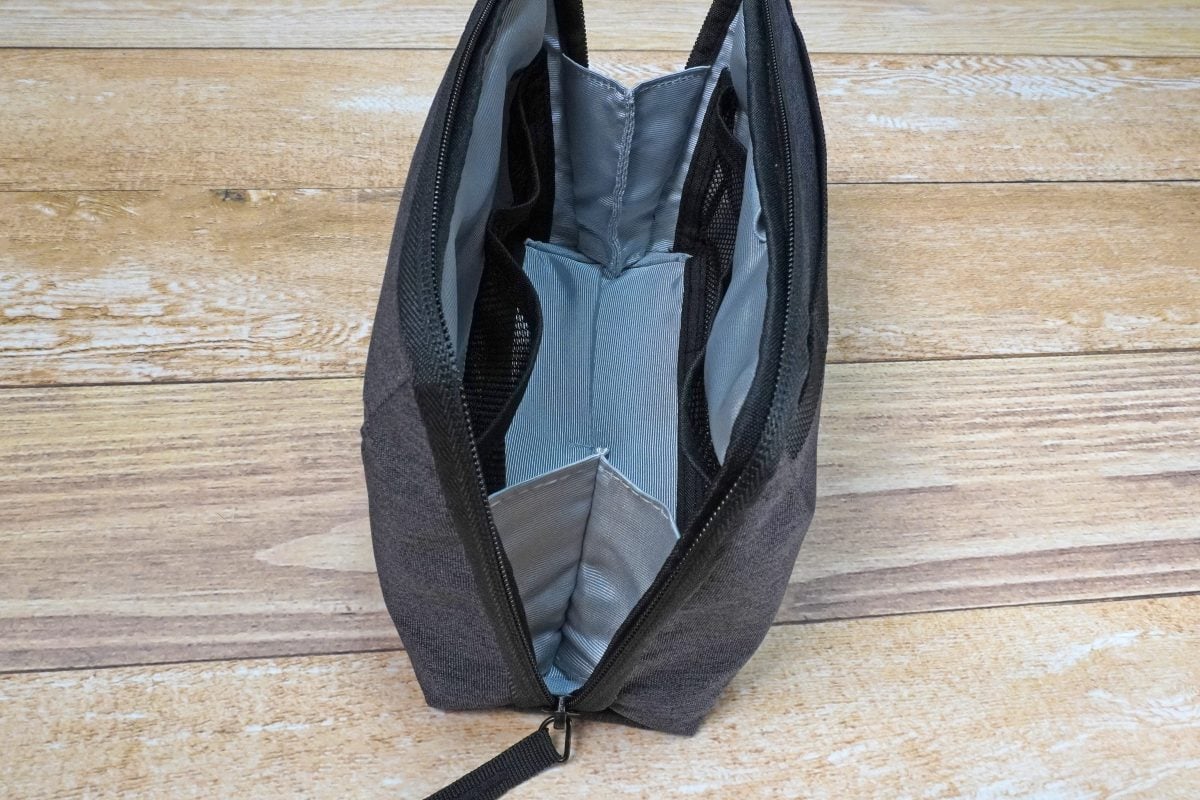 ガジェット収納問題に終止符」Amazonランキング1位の“コクヨの自立式