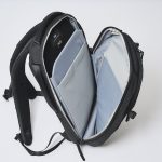 ノートPCとタブレットを入れておけるポケットを装備