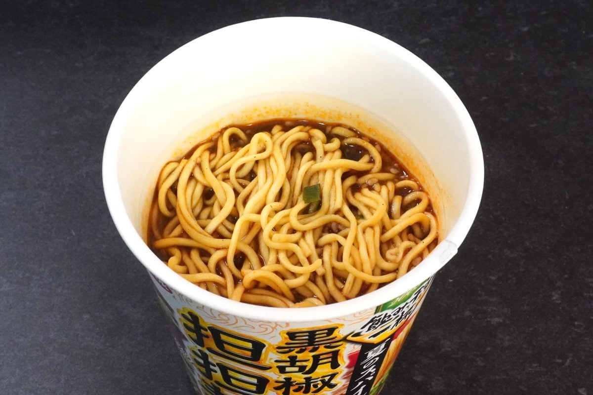 エースコック タテ型 飲み干す一杯 夏のスパイシー 黒胡椒香る担担麺