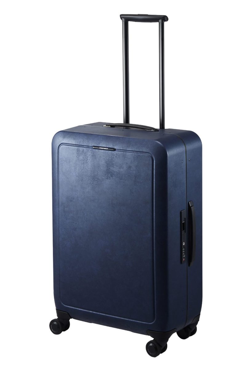 シスイ（鉄紺） 「コンチネンタルキャビン」￥165,000／H56×W39×D25㎝／3.9㎏／41ℓ 「チェックインL」￥187,000／H69×W47×D26㎝／4.8㎏／71ℓ 「チェックインXL」￥198,000／H77×W53×D28㎝／5.8㎏／100ℓ