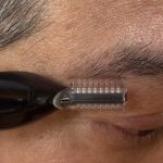 歳をとると眉毛が数本だけ、なぜか長く伸びるようになりました。そこで活躍するのが眉毛シェーバーです