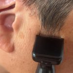 430円とエゲツないほど安い4 in 1電気シェーバー。トリマーは、もみあげなど裾の毛を整えるのに役立っています