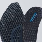 インソールにも目の大きなメッシュ構造を採用