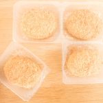 トレイは手でも簡単に切れる仕様になっているので、食べたい分だけレンチンできてとっても便利