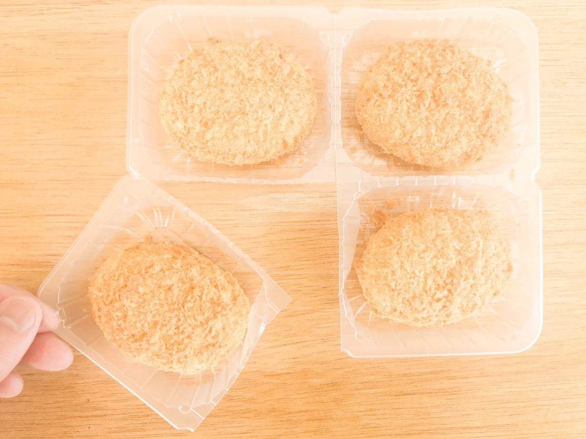 トレイは手でも簡単に切れる仕様になっているので、食べたい分だけレンチンできてとっても便利