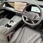デジタルエンタメ性能はスマホ大国たる中国メーカーだけあって、スイッチひとつで自動で縦横に回る15.6インチのビッグディスプレイ＝Diリンクを標準装備