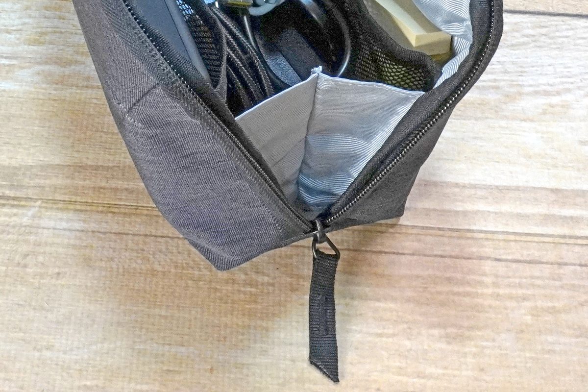 コクヨ ガジェットポーチ BIZRACK Lサイズ　AMBG-BR201DM