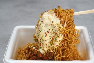 「このカップ焼きそば、マジで激うまだった」甘みとコクの深みにハマる…！“鳥風味のカップ麺”ベスト3杯【1位は甘さと酸味と鶏肉のコクが強力すぎ】