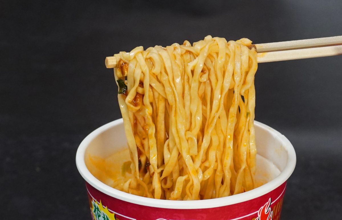 このカップ麺が激うまだった」スパイシーな旨味にドハマり必至！“今