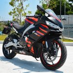 アプリリアのスーパースポーツバイクのデザインをしっかりと踏襲