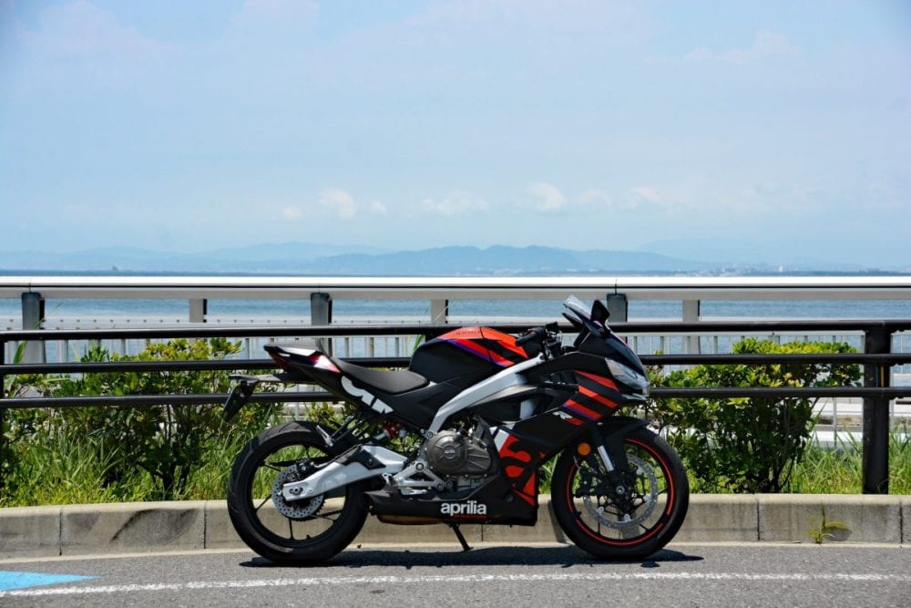 RS457はカジュアルかつ快適にスーパースポーツバイクを楽しみたいという人にはきっと”ジャストフィット”する一台