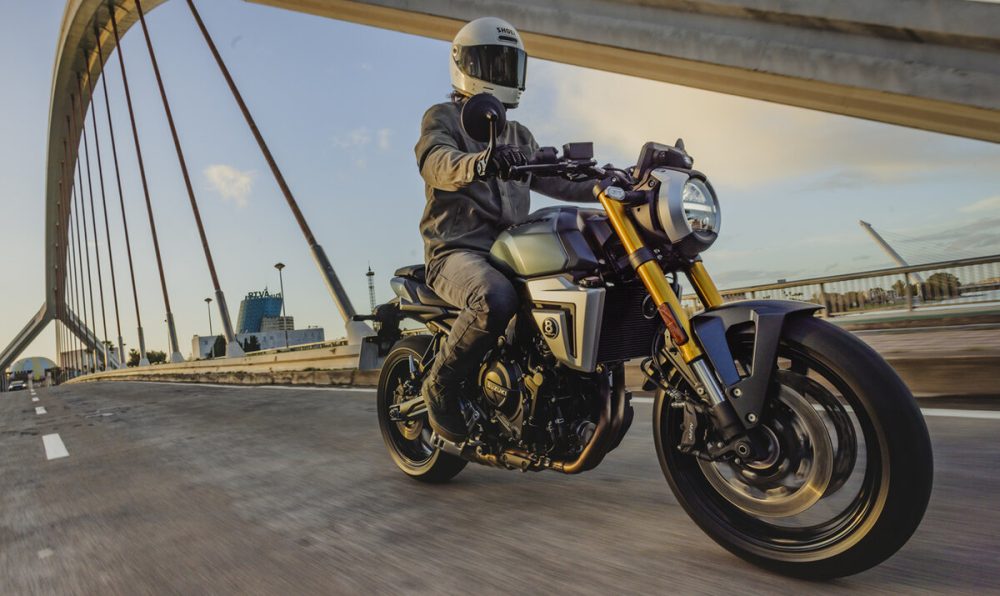 スズキがネオレトロのストリートバイク「GSX-8T」「GSX-8TT」を公開