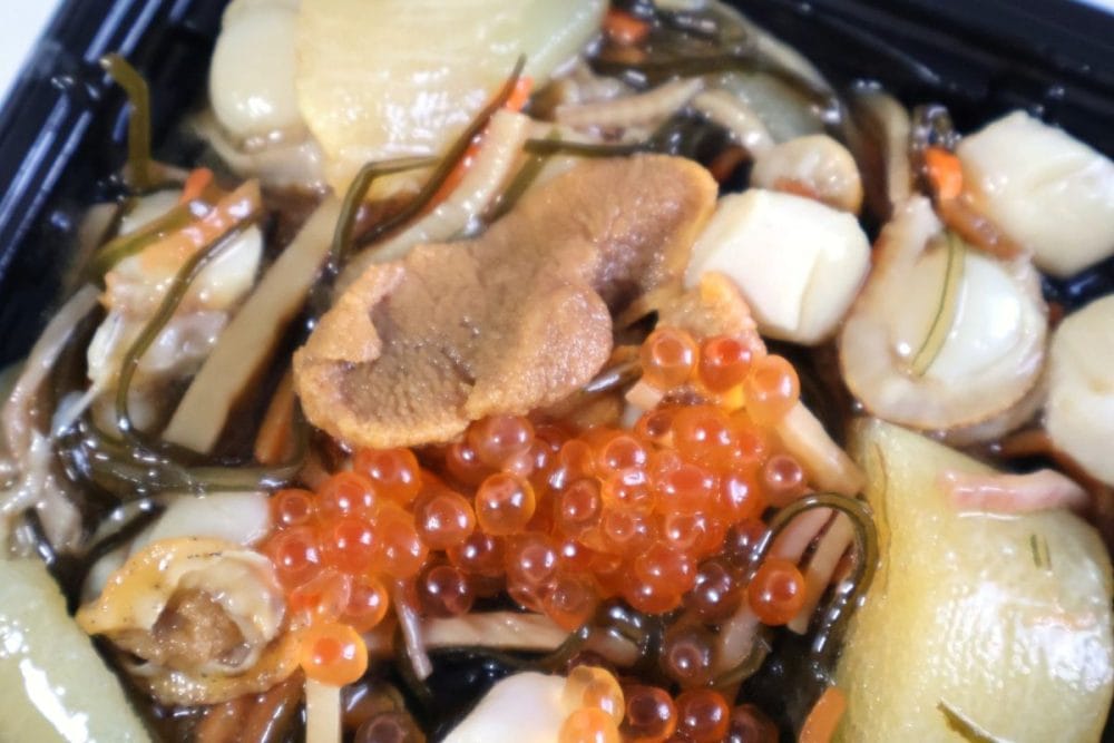 中央にはウニが