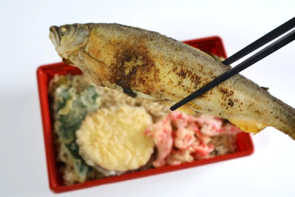 鮎は食べやすいように加工されている