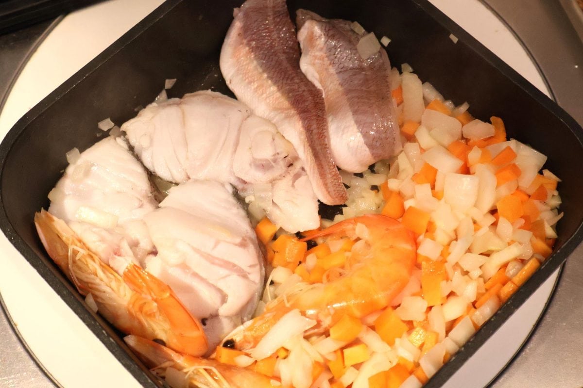 具材の一部を焼く