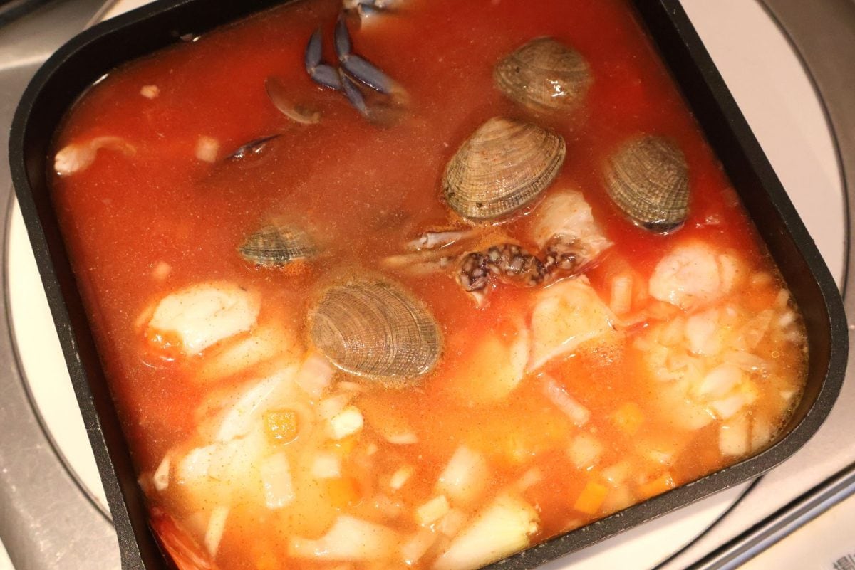 トマト缶と一緒に煮込む