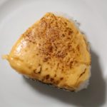 目で味するゥなおにぎり「鬼チーズまみれ」