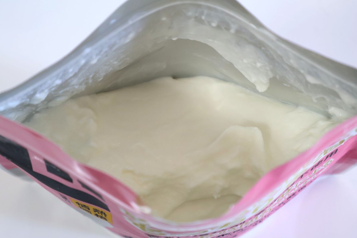 本気のヨーグルト　低糖は比較的もったりとした印象