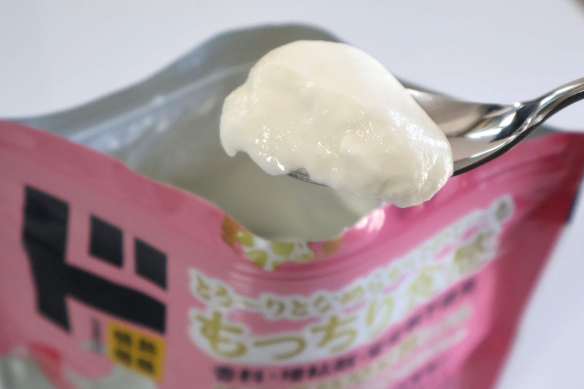 本気のヨーグルト　低糖は比較的もったりとした印象
