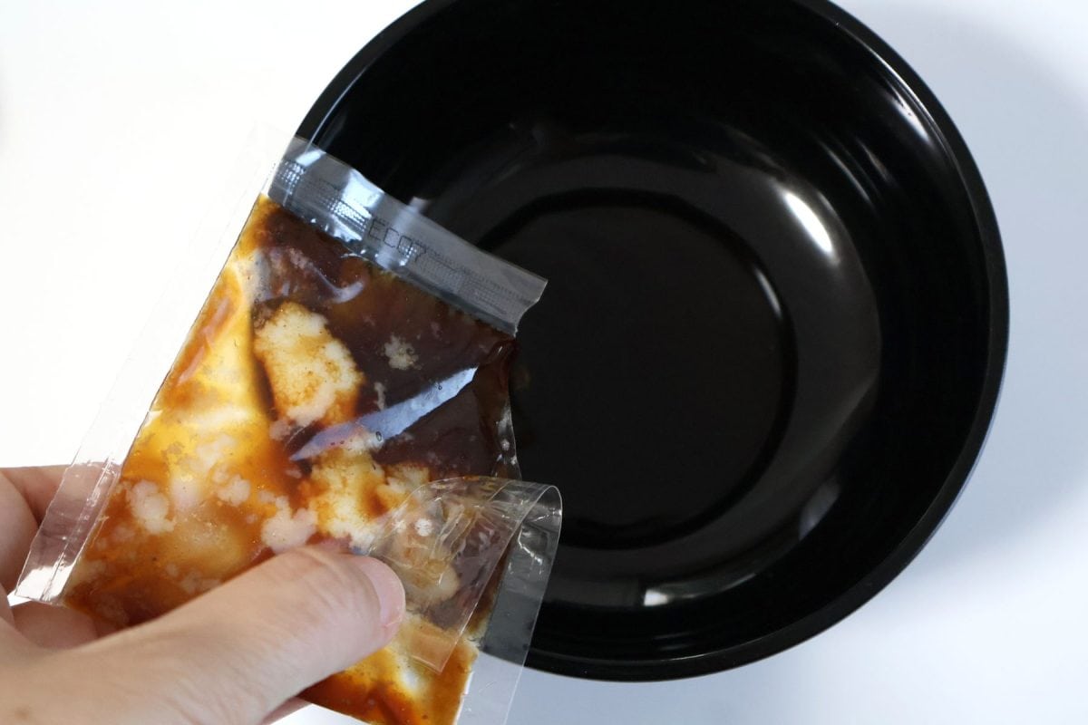 スープはお湯で溶かしておく