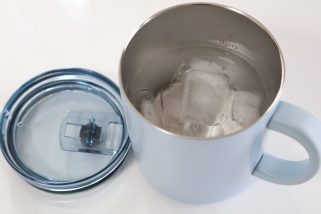 「ドンキのこれ、どこかで見たことあるような…」無印良品より安くてカラバリ豊富!? “夏に大活躍の保冷マグカップ”の実力を正直レビュー