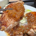 バターのまろやかさな味わいを残しつつ、それでいてしつこさがなく、ご飯によく合う和風仕立てにしっかりアレンジされています