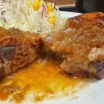 国産雪国育ちの豚肉を使用したトンテキは、柔らかでめちゃくちゃジューシー