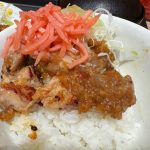 紅ショウガをトッピングして食べると、さらにスッキリ爽やかな味わいに変化するのでおすすめです
